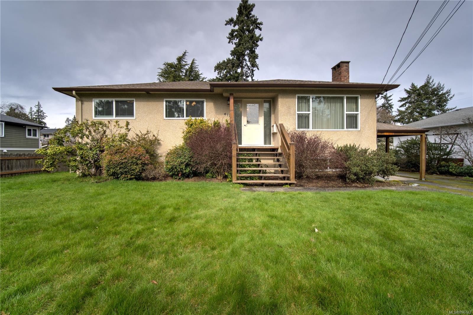 SOLD!  411 Bidwell Pl in Colwood