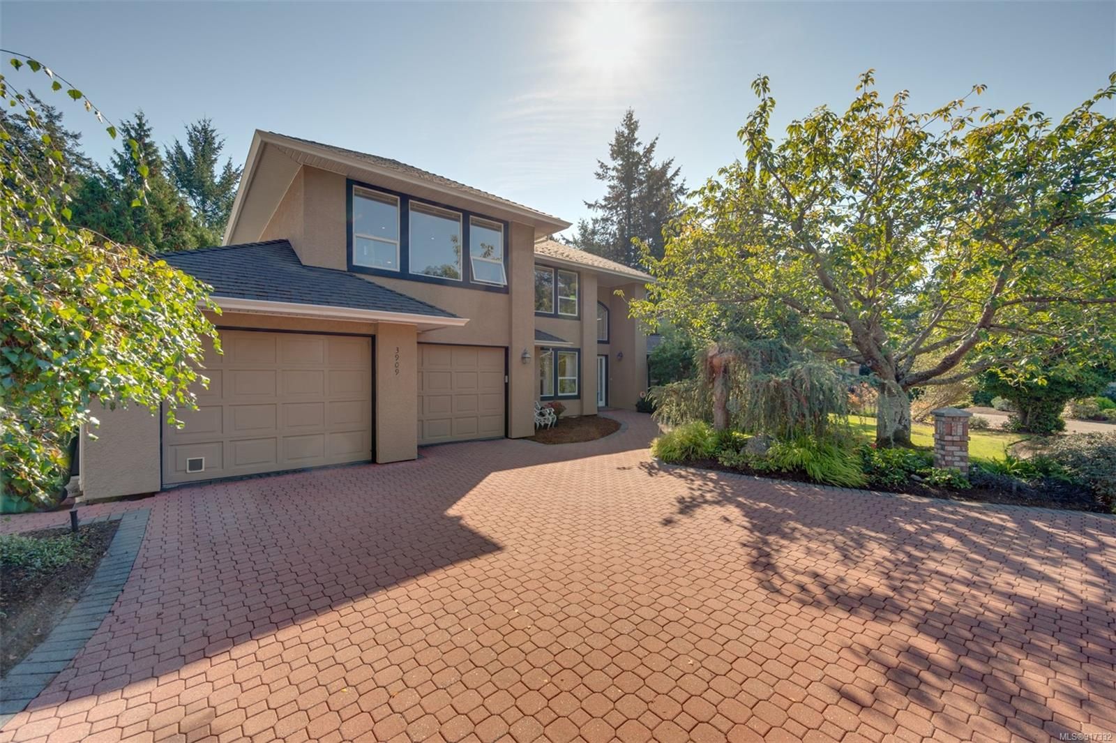 SOLD!  3909 Gibson Crt in Saanich