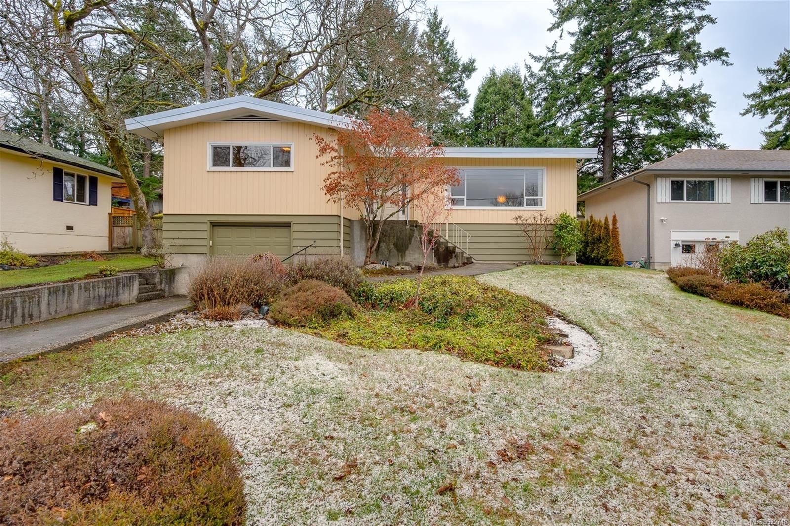 SOLD!  1275 Tracksell Ave in Saanich
